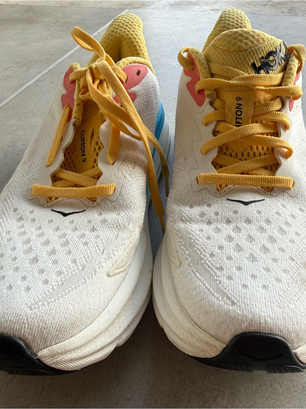 Hoka Clifton 9 Sneakers SZ 7.5 White blue Yellow Logo chunky - Picture 2 of 8